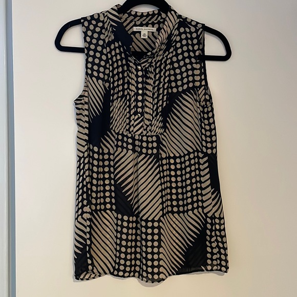 Banana republic patterned blouse. Size XS. EUC. - Picture 1 of 1